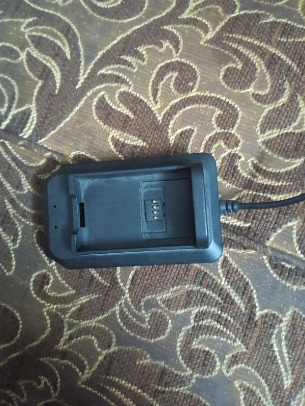 XBOX dvd/cd. . . battery charger. . . 6