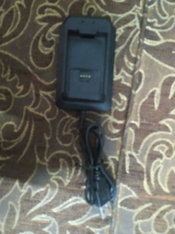 XBOX dvd/cd. . . battery charger. . . 7