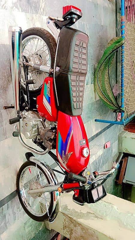 Honda 125 Condition 10/10 Total original parts 2