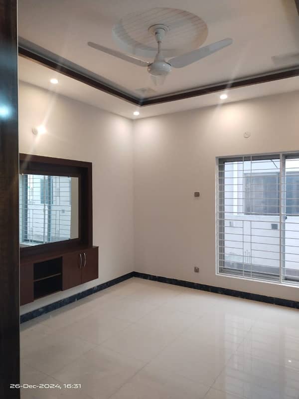 Wapk block 10 Mrla brand new type tailed floor house available for rent 0