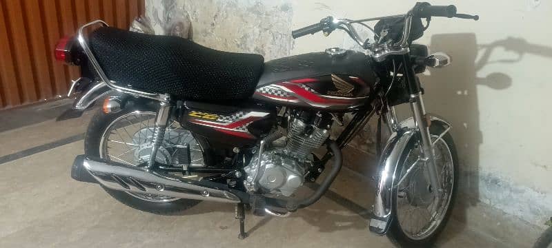 black Honda 125 2