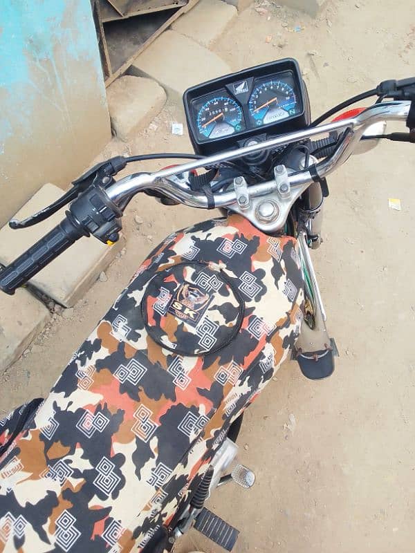 Honda 125 2020 ka 10 mahina Karachi no 7