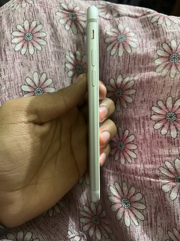 I phone 7 32gb jv lush condition 8