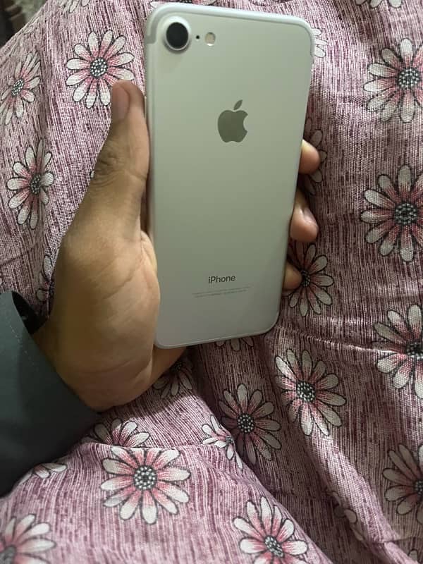 I phone 7 32gb jv lush condition 9