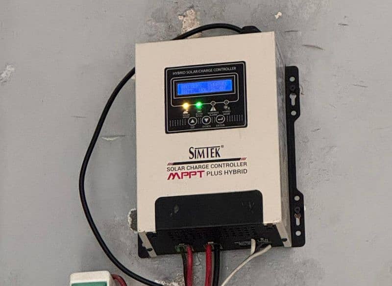 solar hybrid charge controller 100 A 1