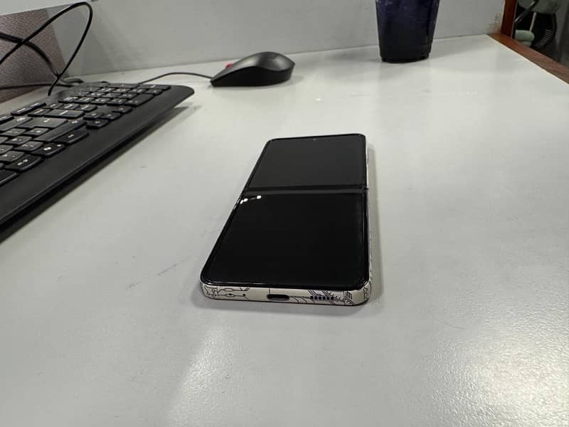 Samsung Galaxy Z Flip 4 1