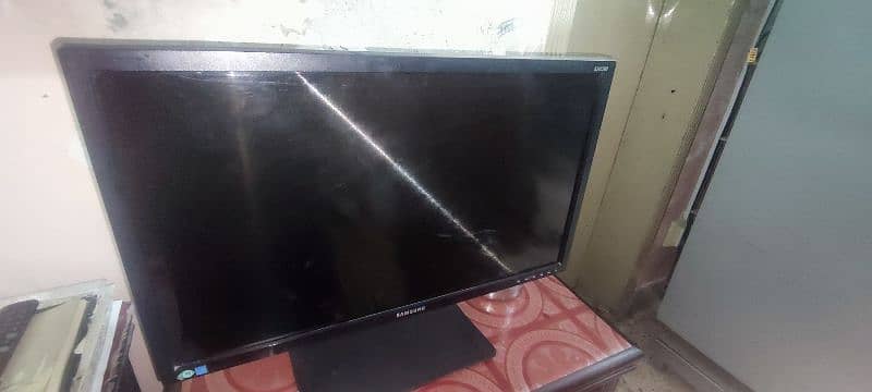 SAMSUNG LCD USED BUT NO FAULT 4