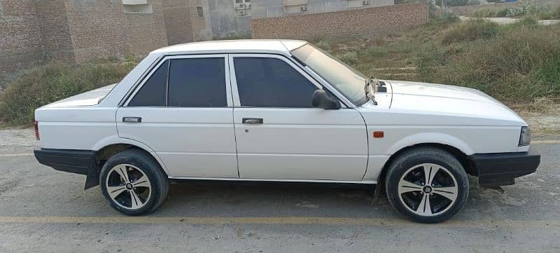 Nissan Sunny 1989 7