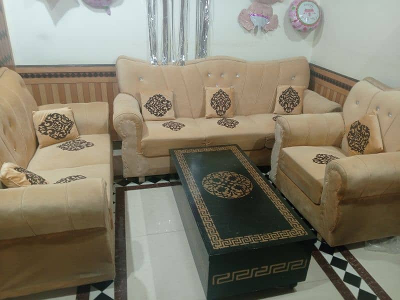 sofa set ,3 seater ,2 seater ,1 seater with table. 0