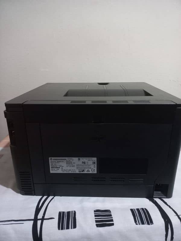 HP LaserJet Pro 200 color M251n printer 1