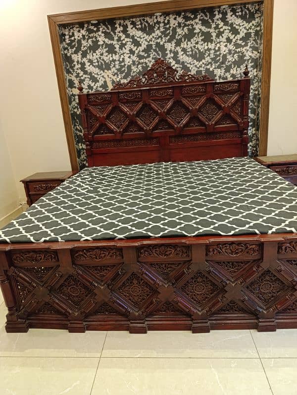 carved wood bed 0