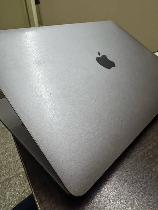 MacBook Pro 2019 10/10 3