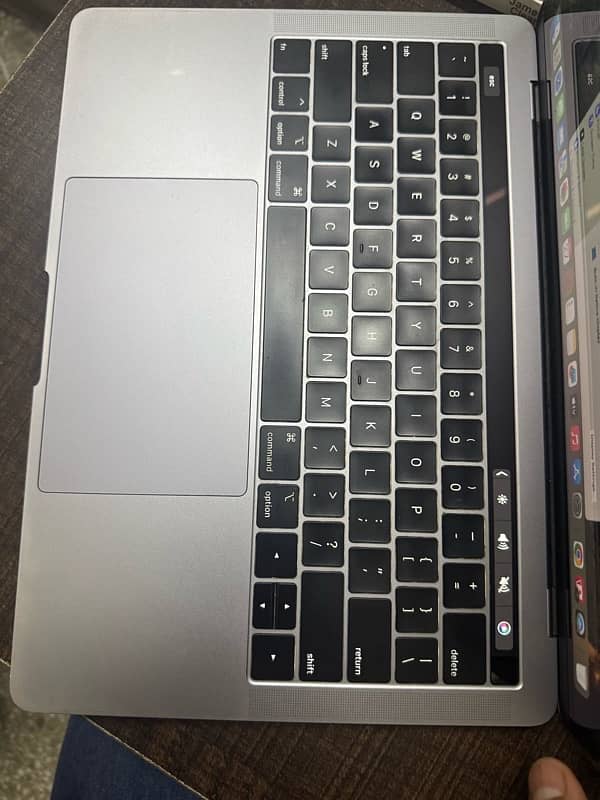 MacBook Pro 2019 10/10 4