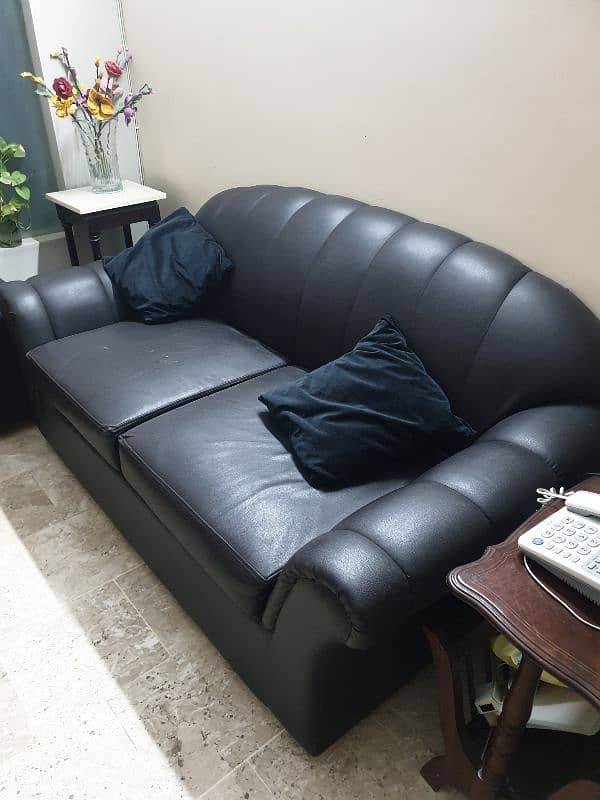 3 seater good quality sofa 2