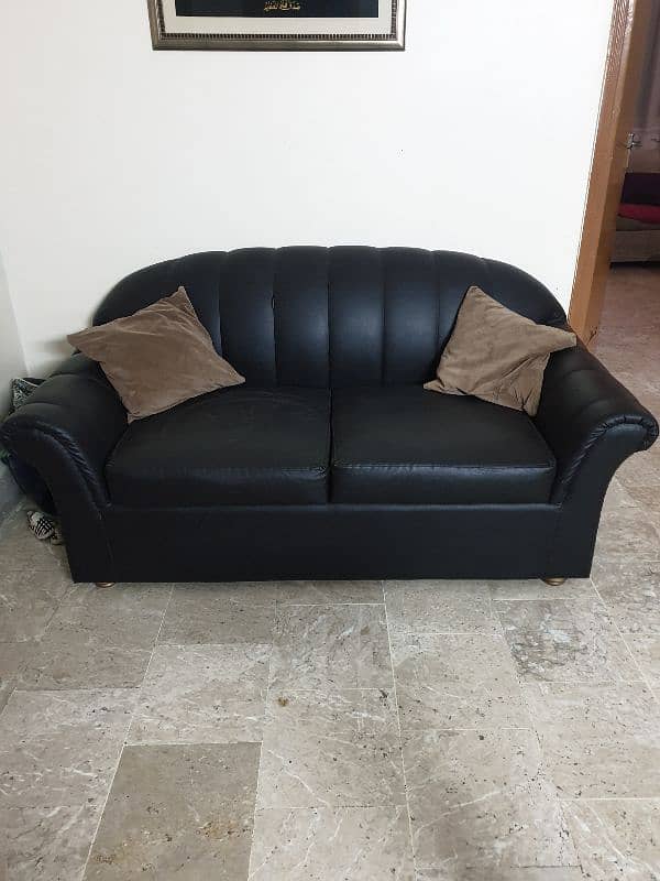 3 seater good quality sofa 4