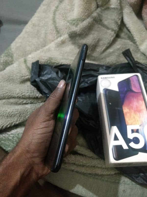 Samsung a50 condition 10/9 pta approved 4/128 5