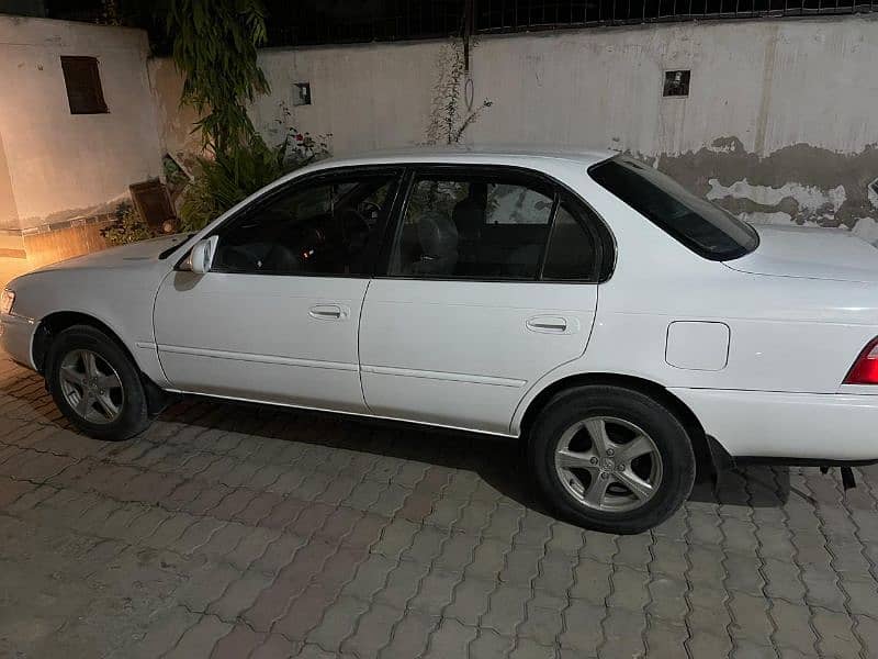 Toyota Corolla XE 2000 10