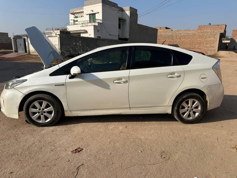 Toyota Prius 2012 1