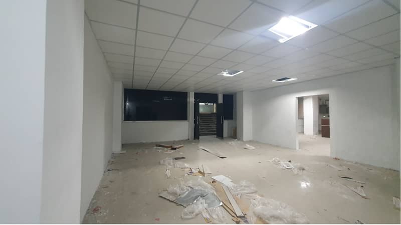 Area 700 SqFt Corporate Office Available For Rent On Reasonable Rent In Main Boulevard Road Gulberg 3 Lahore 2