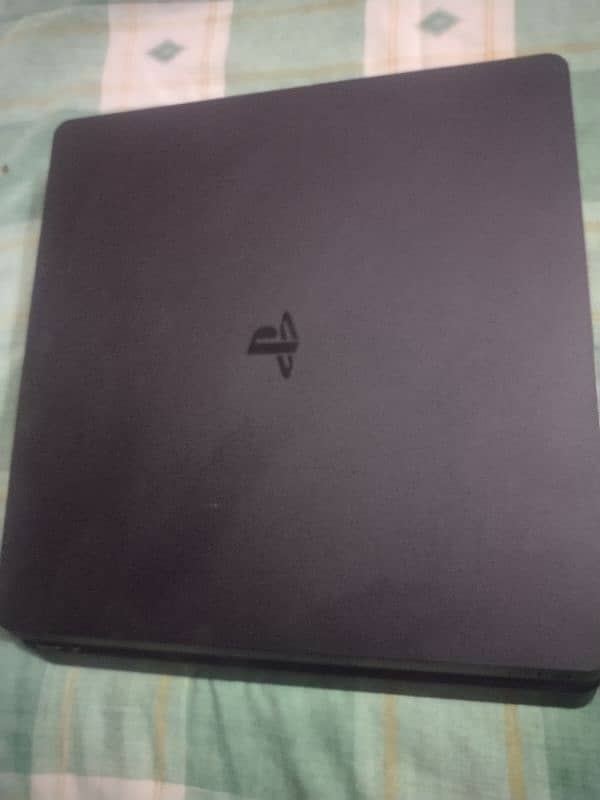 PS4 Slim 500 Gb Mint Condition (With Game) 3