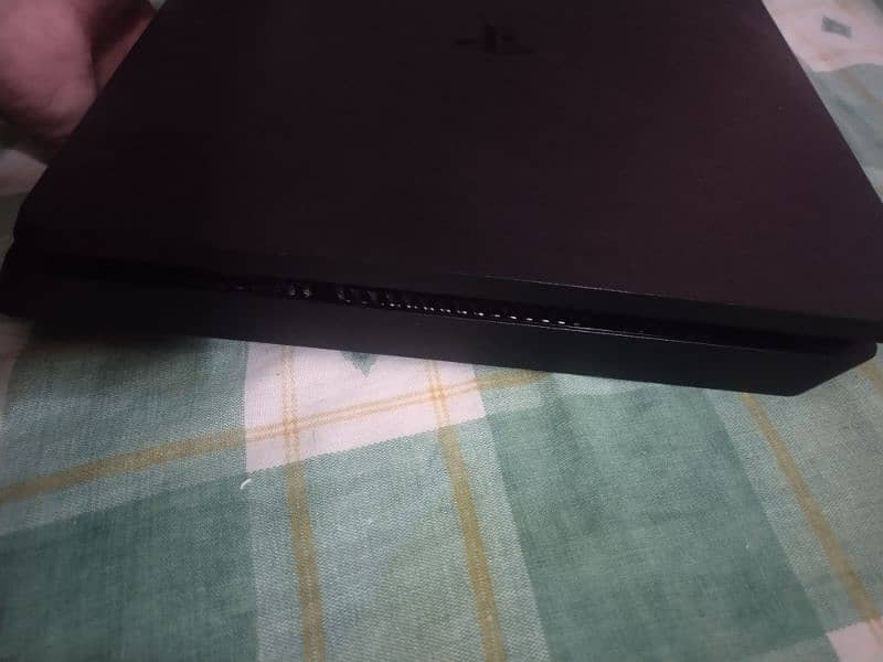 PS4 Slim 500 Gb Mint Condition (With Game) 5