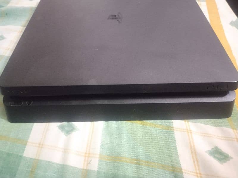 PS4 Slim 500 Gb Mint Condition (With Game) 6