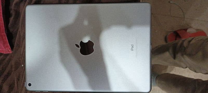 ipad 5th gen 32 GB home button issue 0