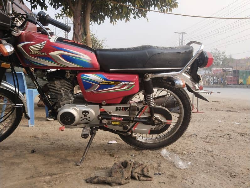 Honda 2022 model good condition All documents clear 03217699114 4