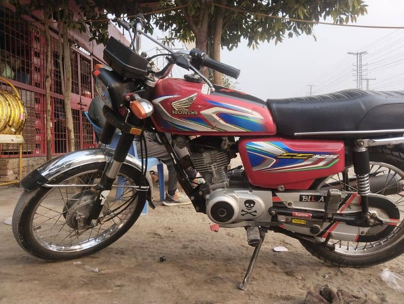 Honda 2022 model good condition All documents clear 03217699114 5