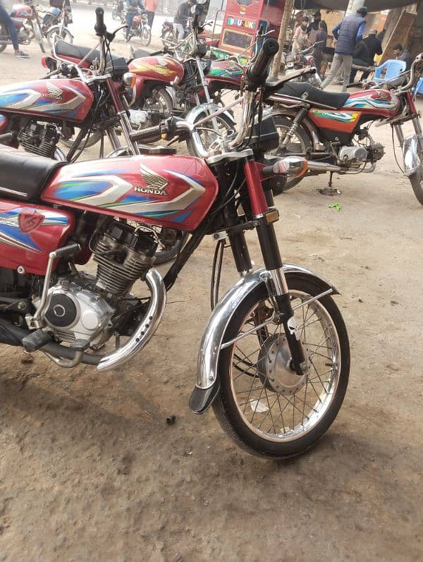 Honda 2022 model good condition All documents clear 03217699114 6