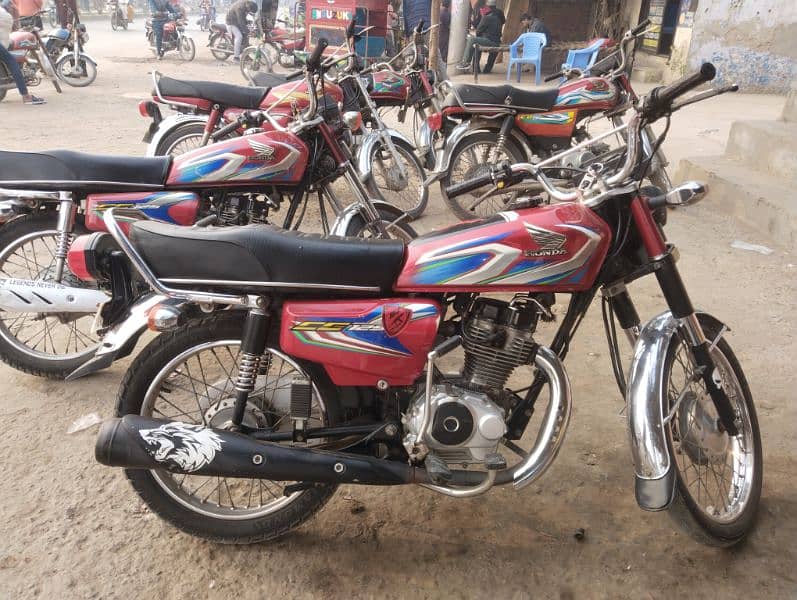 Honda 2022 model good condition All documents clear 03217699114 7