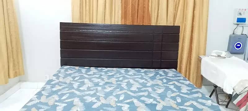 King Size bed with new Mattress 0