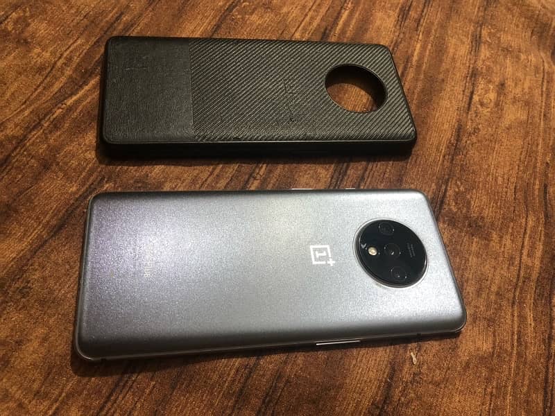 One Plus 7T PTA | Charger and Cover 3