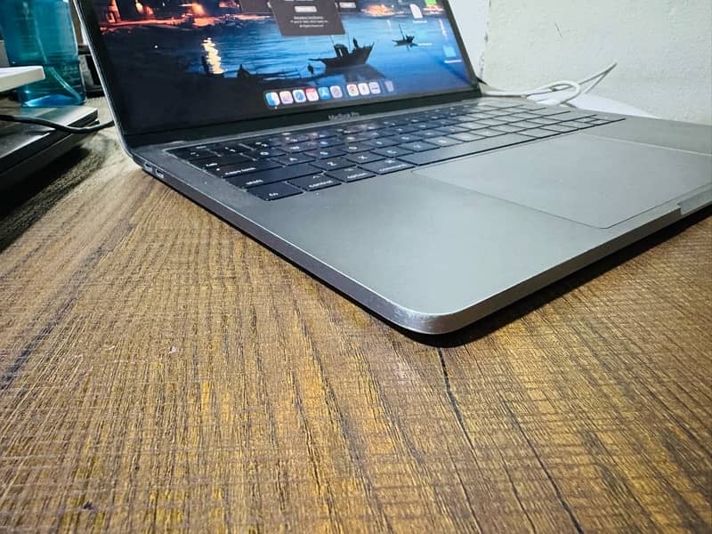 Macbook Pro 2017 13 inch touchbar 3