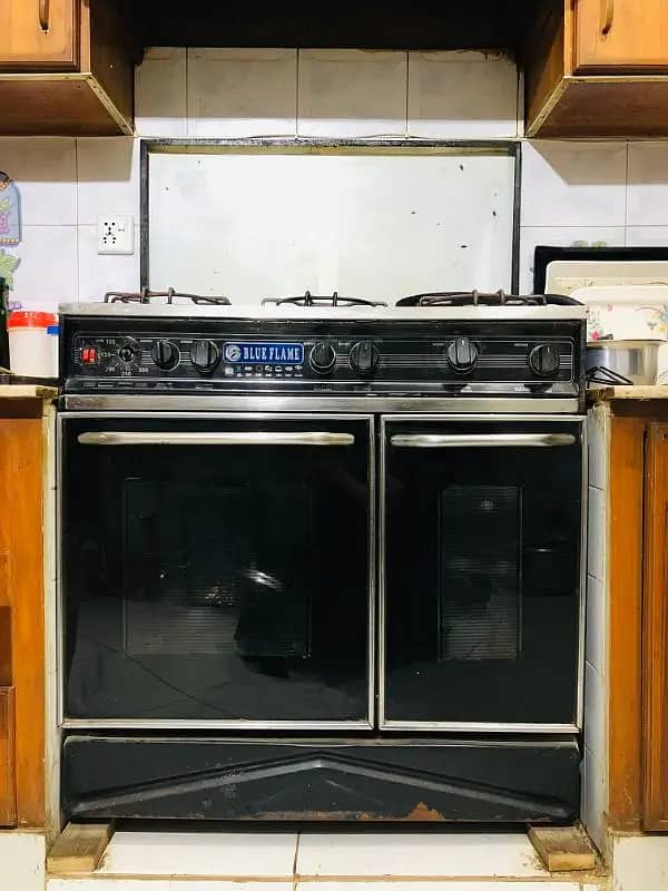 Oven with 05 Burners Stove in Good Condition 1