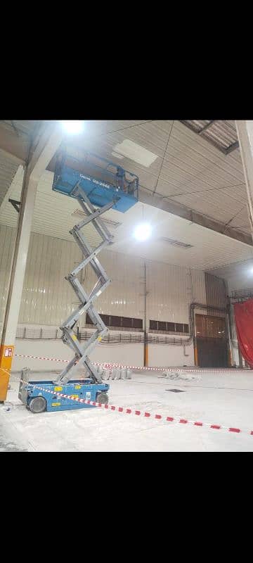 Scissor Lift Working Height 32 Feet For Sale 1