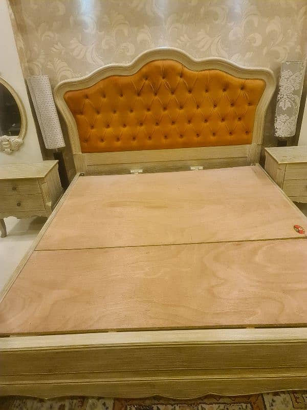 good solid bed with dressing 0