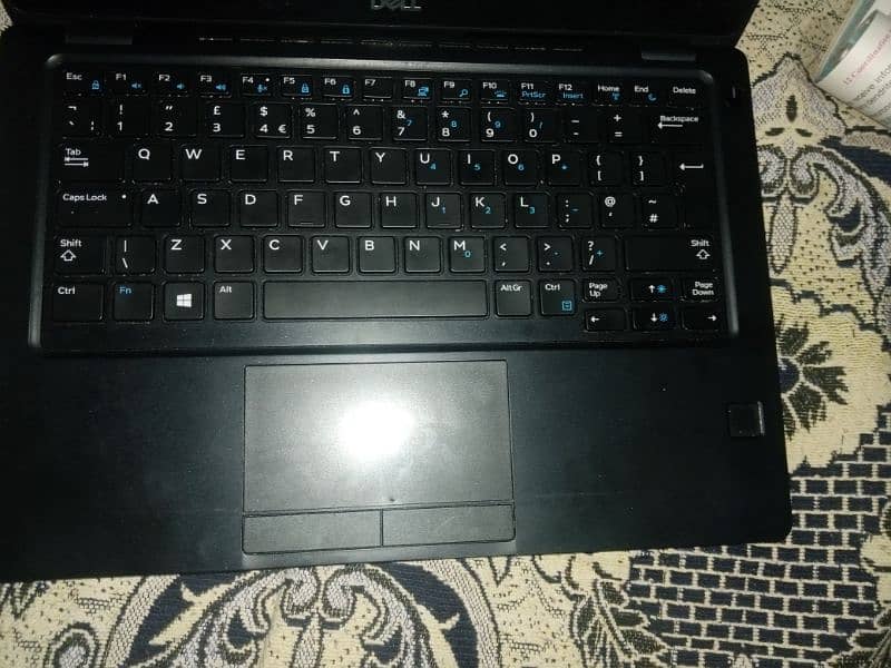 Dell latitude 5290 i3 7th gen 8 ram 256 ssd 0