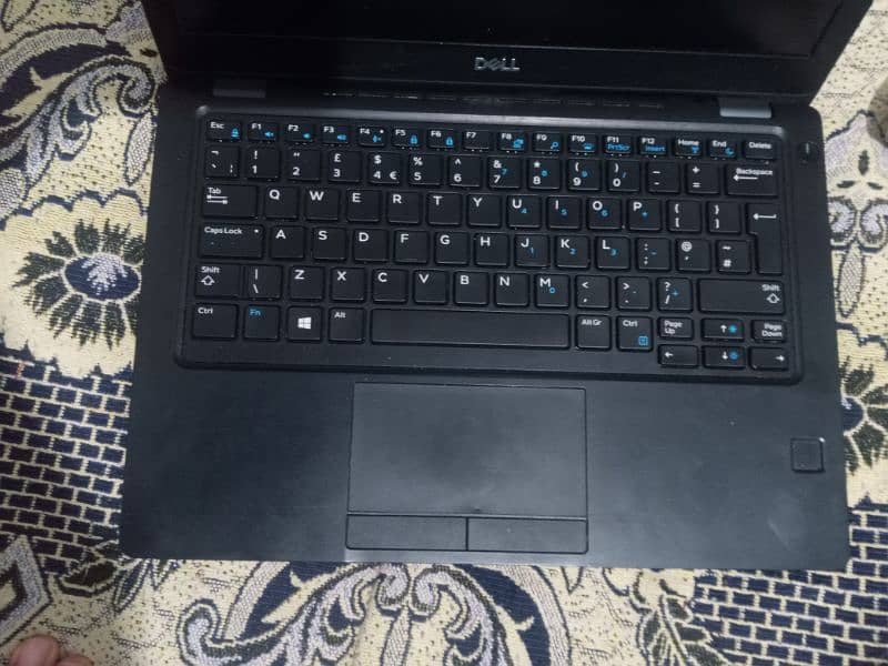 Dell latitude 5290 i3 7th gen 8 ram 256 ssd 3