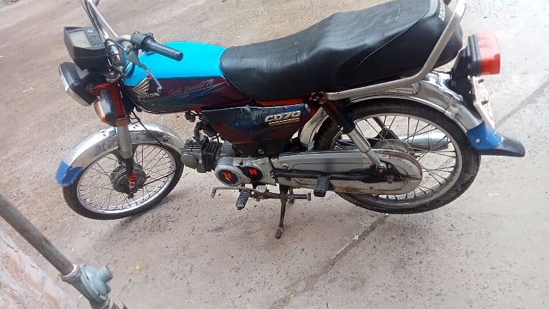 Honda 70 model 2013 Lahore ka nmbr hai 0