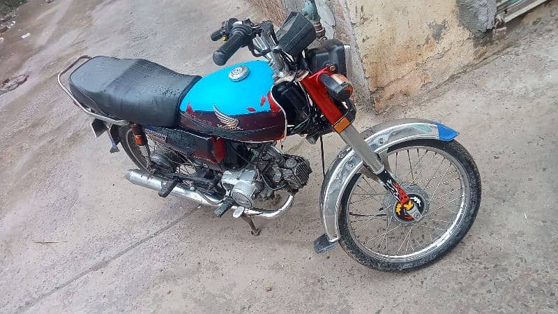 Honda 70 model 2013 Lahore ka nmbr hai 2