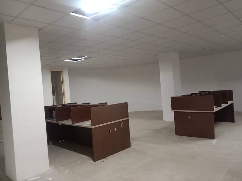 Area 1300 Sq. Ft Corporate Office Available For Rent On Reasonable Rent In Main Boulevard Road Gulberg 3 Lahore 2