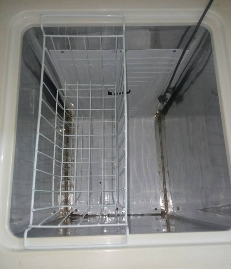 Dawlance Double door deep freezer 2