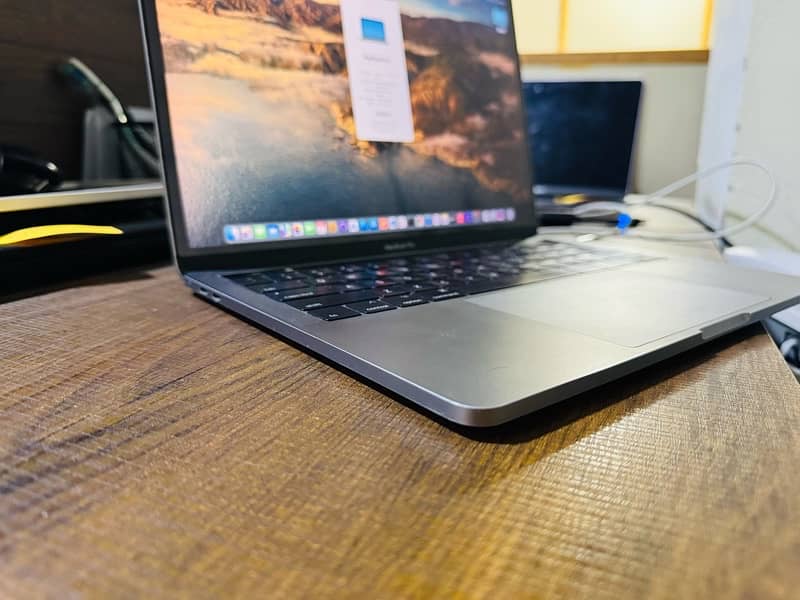 Makbook Pro 2017 13 inch 1