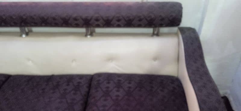 very good condition 5 seater sofa set with table 1