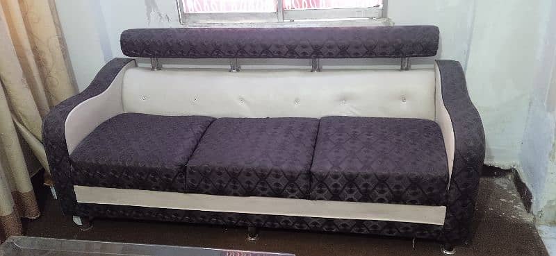 very good condition 5 seater sofa set with table 2