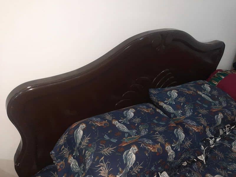 Bed with mattress and dressing table 2