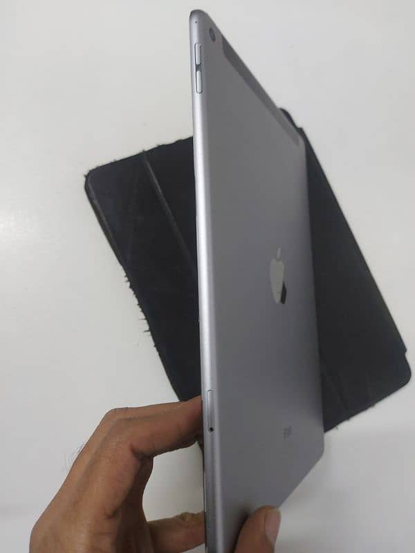 ipad air 2 . PTA approved 128gb 4