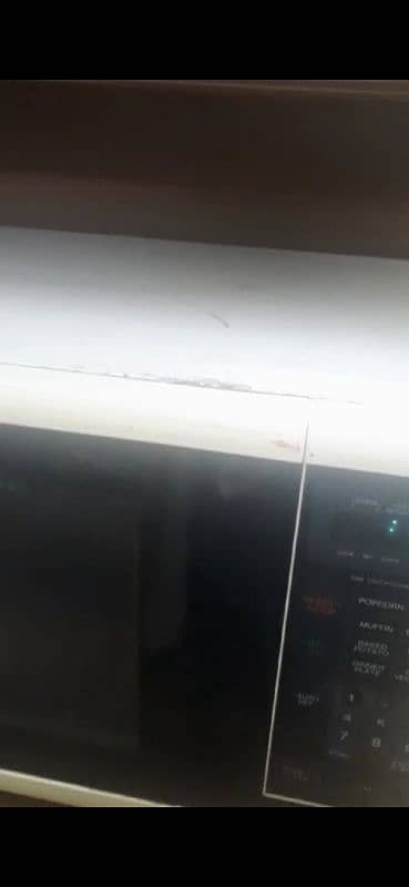 MICROWAVE OVEN FOR SALE IN GOOD CONDITION !! 2