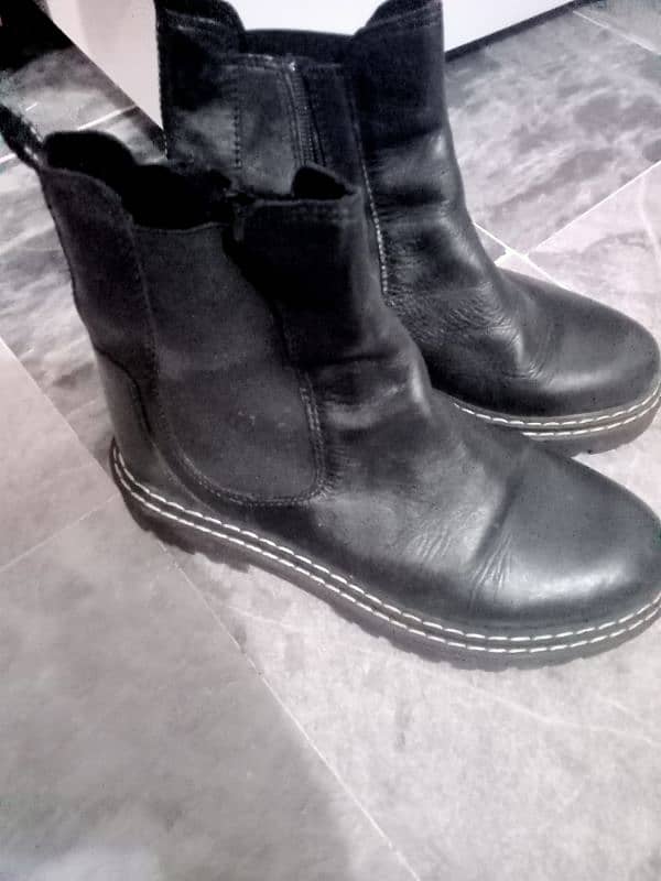 Lader Boots for sale good condition 37 size 2